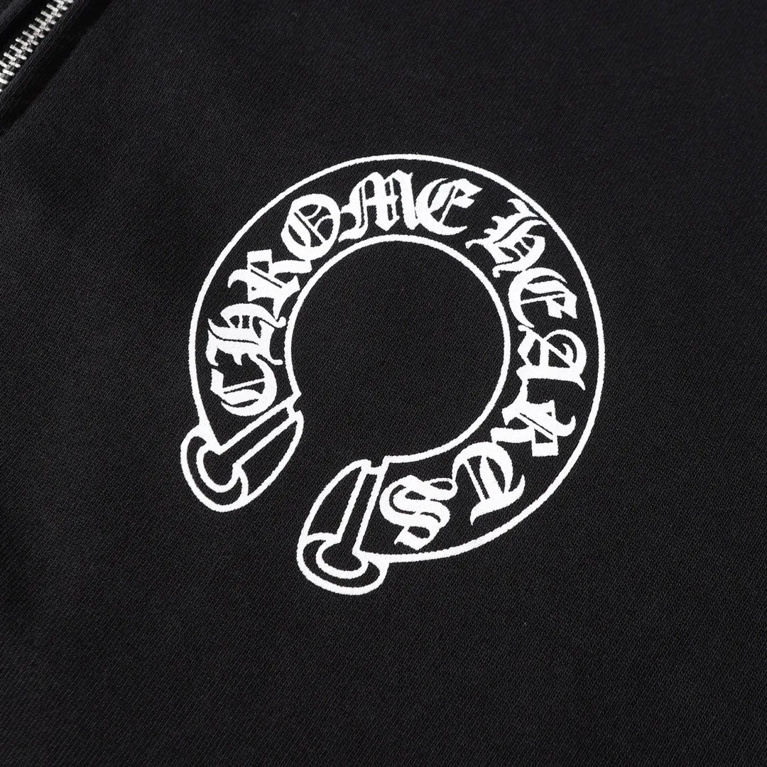 Q18—P230 -Chrome Hearts/Chrome Hearts printed zipper sweatshirt cardigan jacket -420 grams of high-density, high-quality wool, soft, delicate and skin-friendly, soft and silky to the touch, warm and skin-friendly -The hardware zipper accessories are all customized and full of details -Colour: black -Size: S M L XL